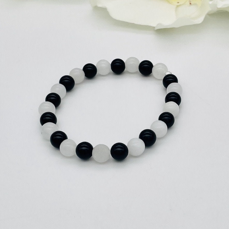 CH-943 Snow Quartz & Onyx Bracelet 5.5"