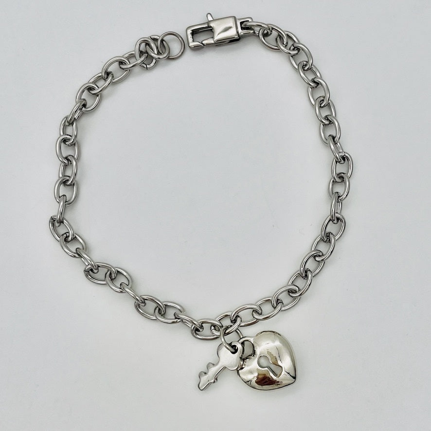 SS1501 Heart With Key Bracelet 8"