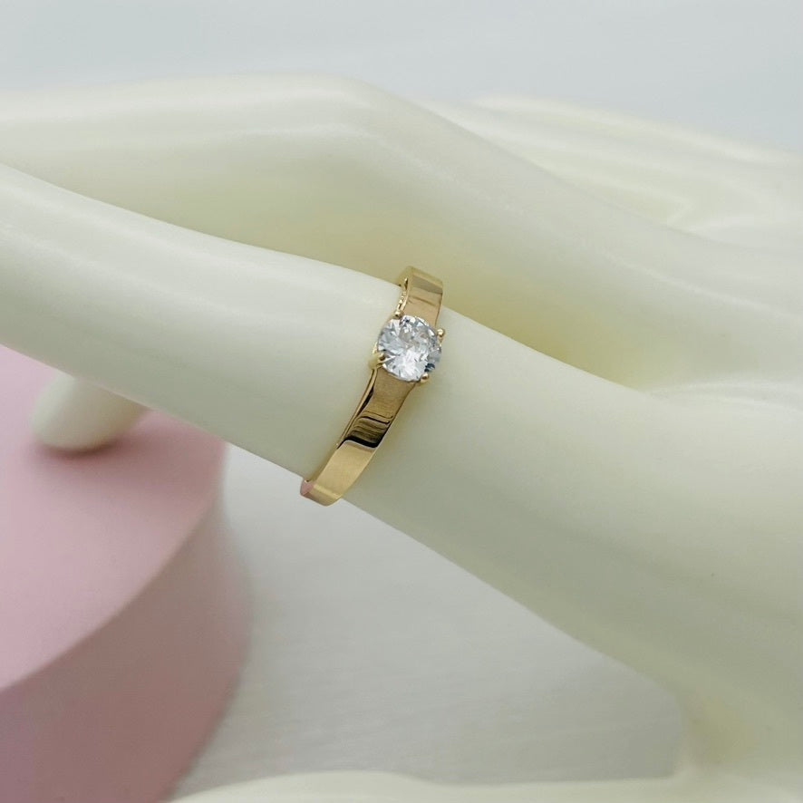 G304 14K Gold Solitarie Ring