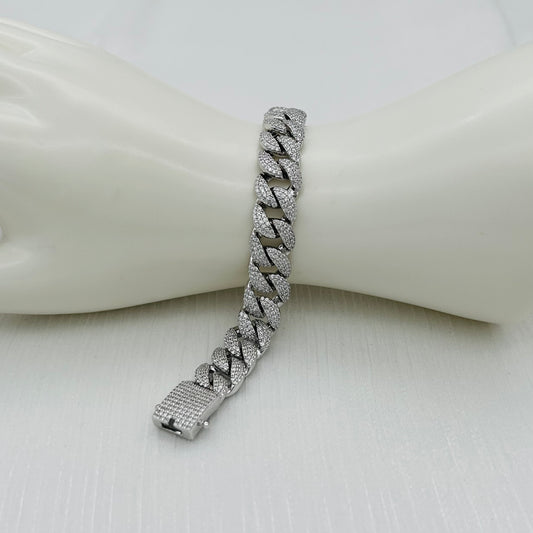 Z1834 Curb Link Pave Bracelet 11mm. x 7"