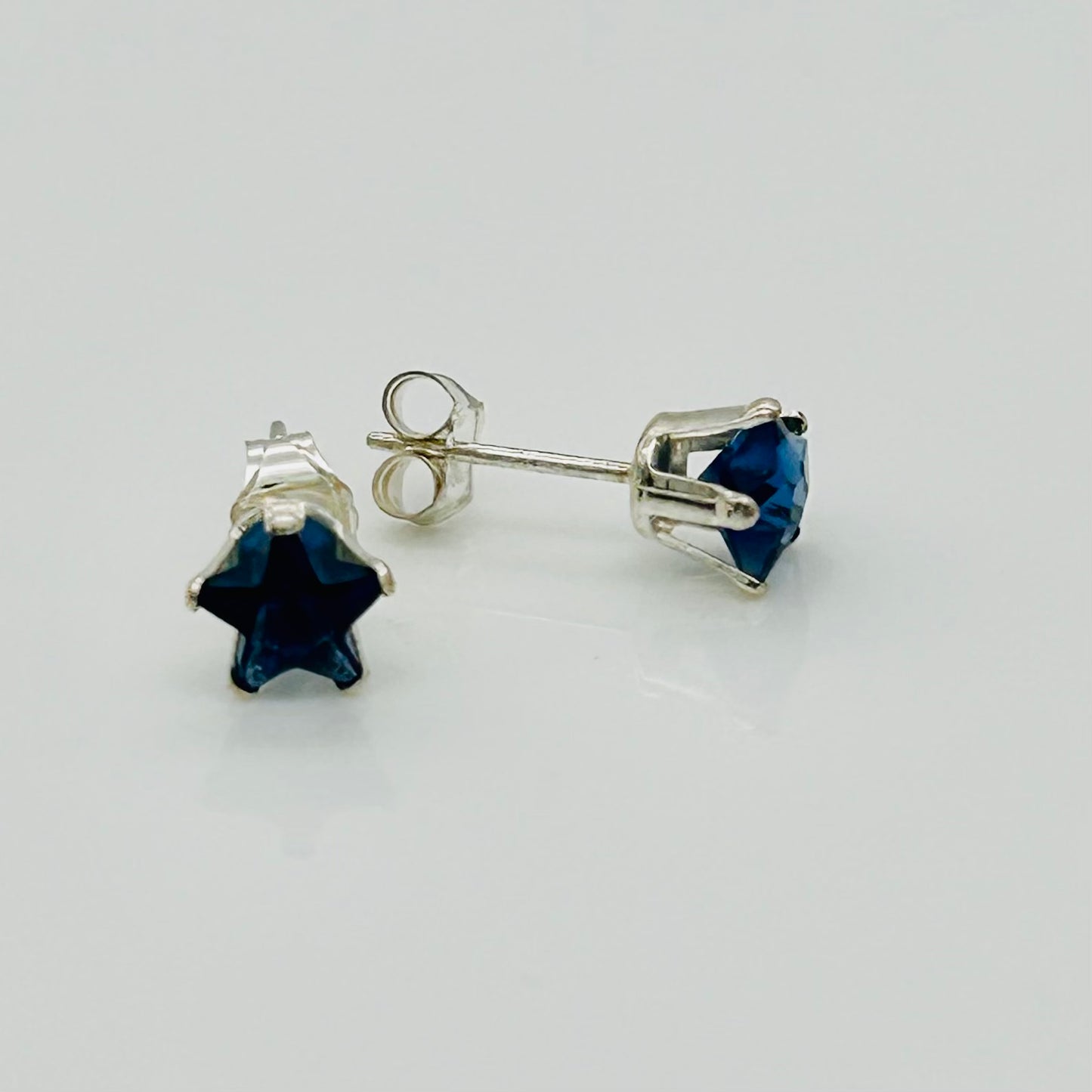 Z769 Star Post Earrings
