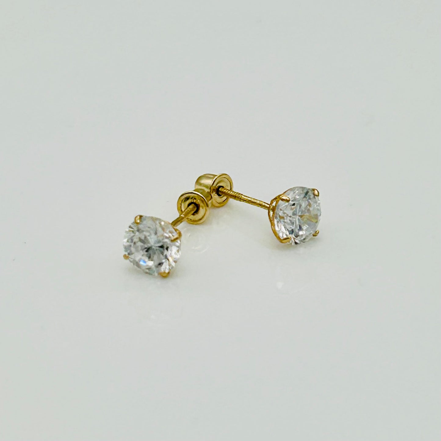 14KG187 Earrings 4mm.