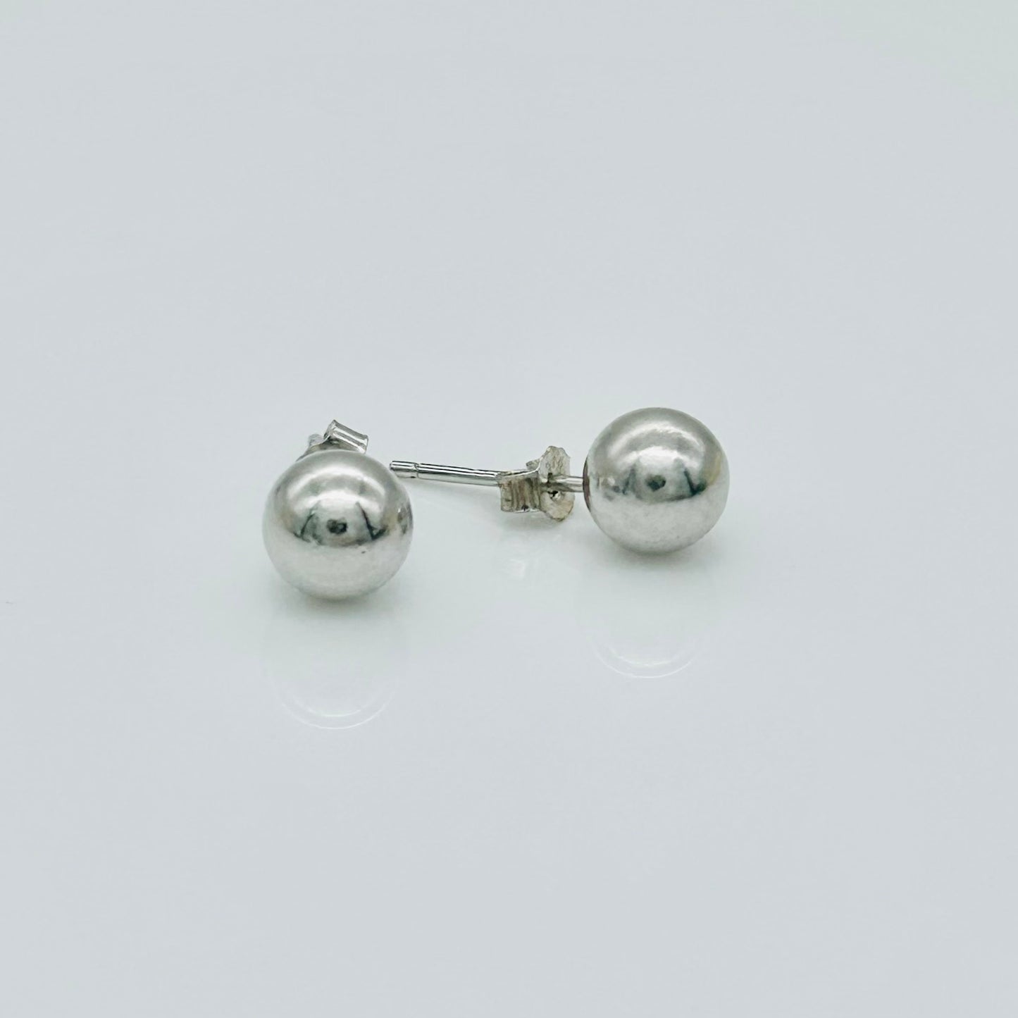 S1054 Ball Earrings 7mm.