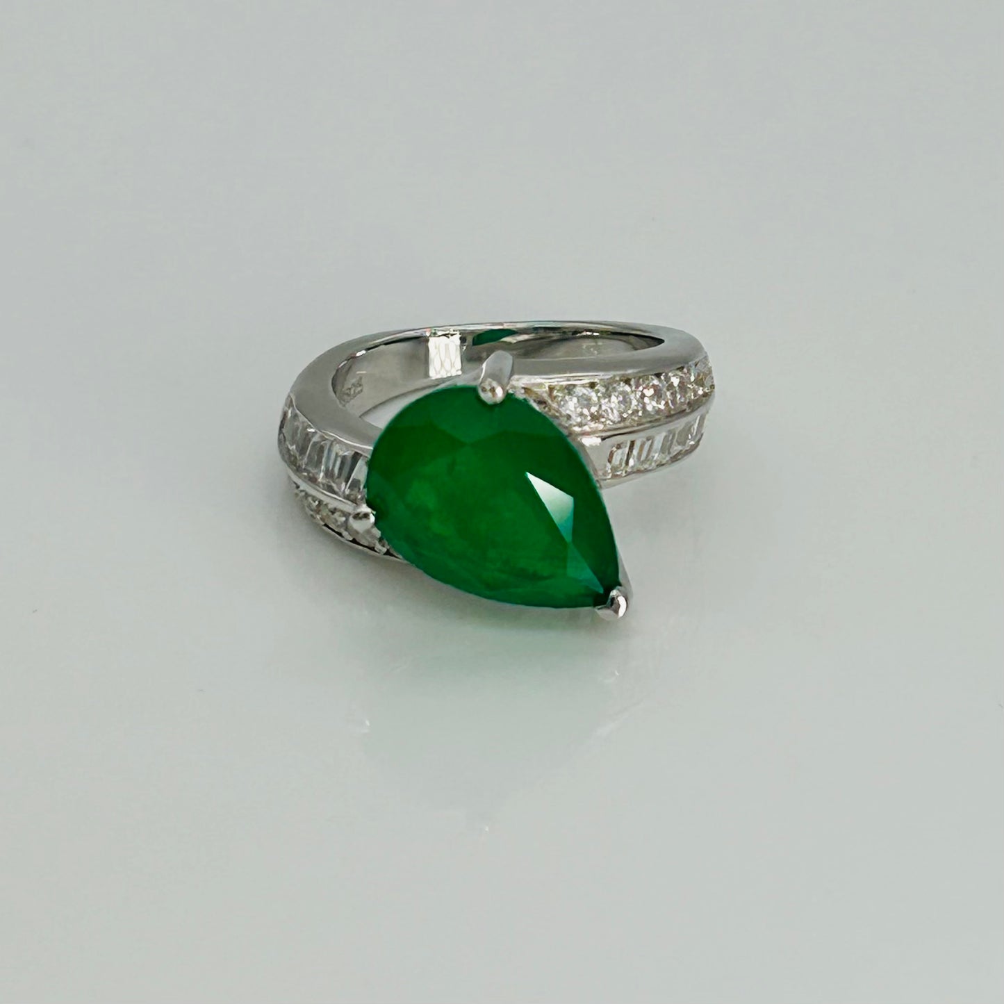 ST1946 Emerald Ring