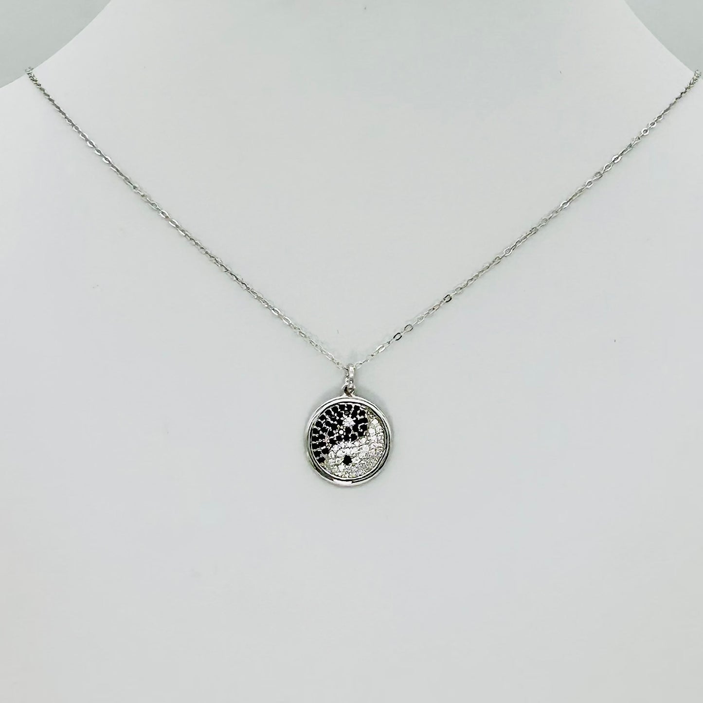 Z1668 Ying Yang Necklace 18"