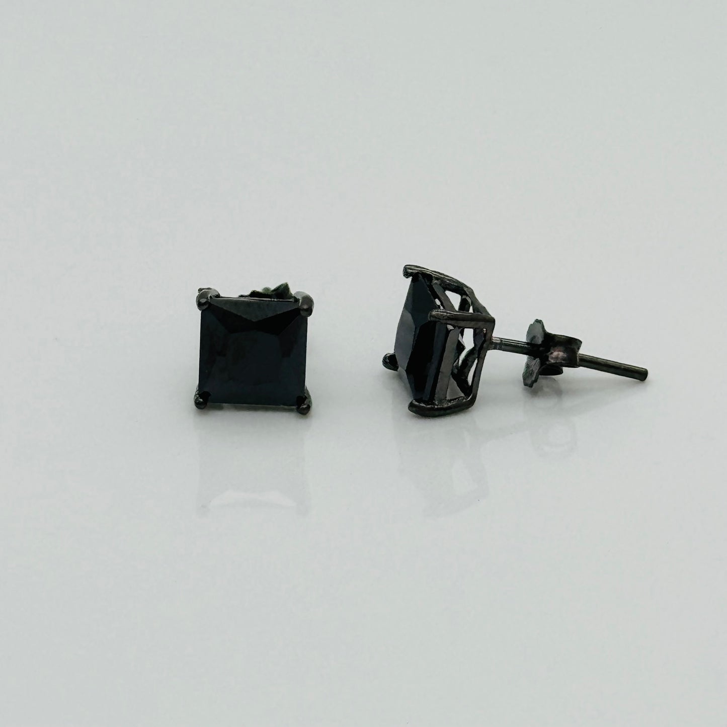 Z1104ER Black Plated Post Earrings 6mm.