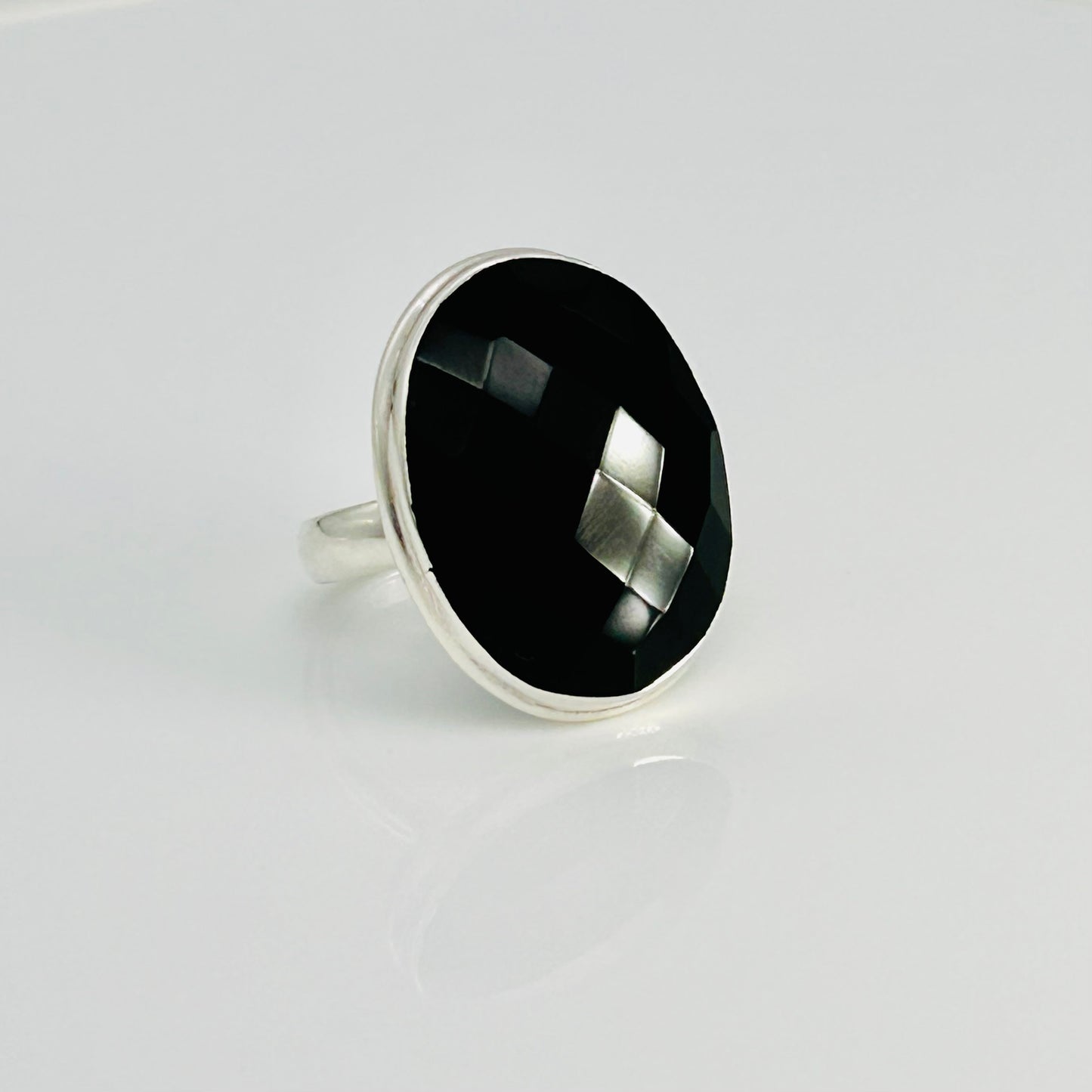ST1243R Onyx Ring 25mm. X 20mm.
