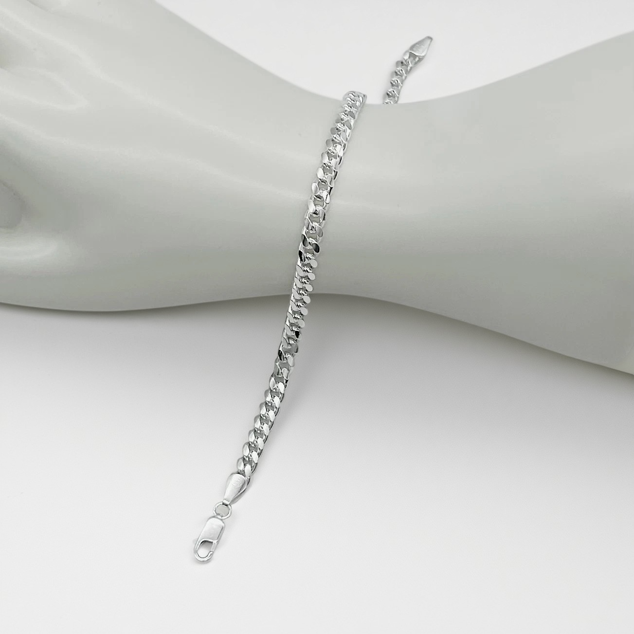 S1889 Curb Link Bracelet 5mm.X 8"