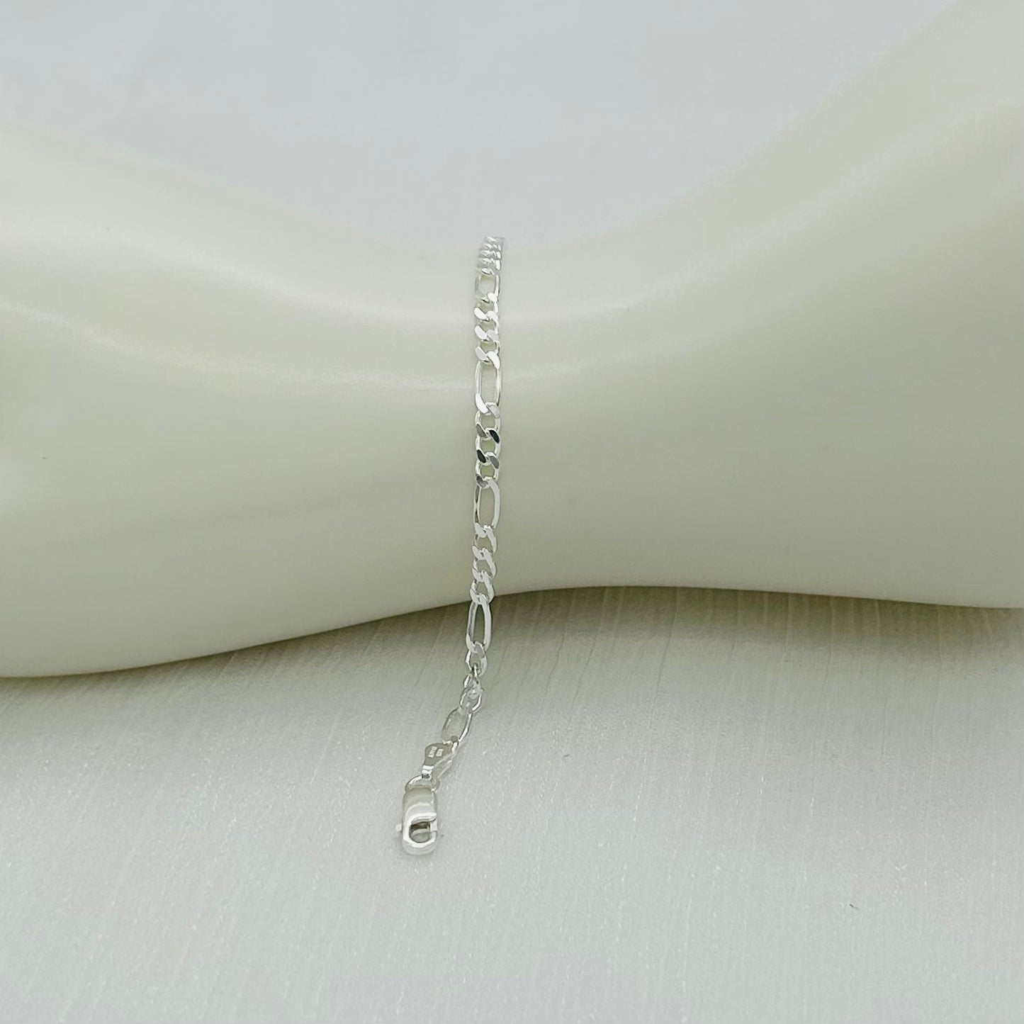 S1921 Super Flat Figaro Bracelet 3.3mm. X 7"