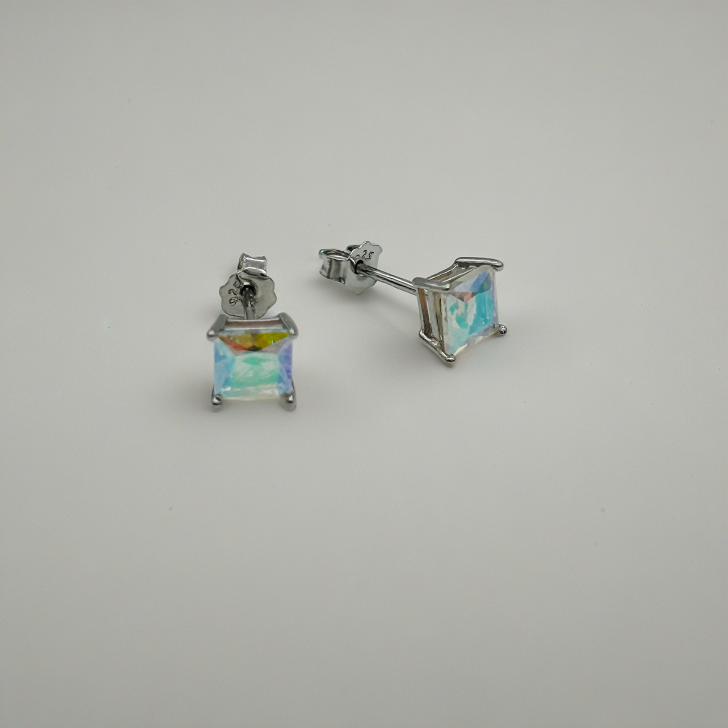 Z1881ER Rainbow Earrings 5mm.