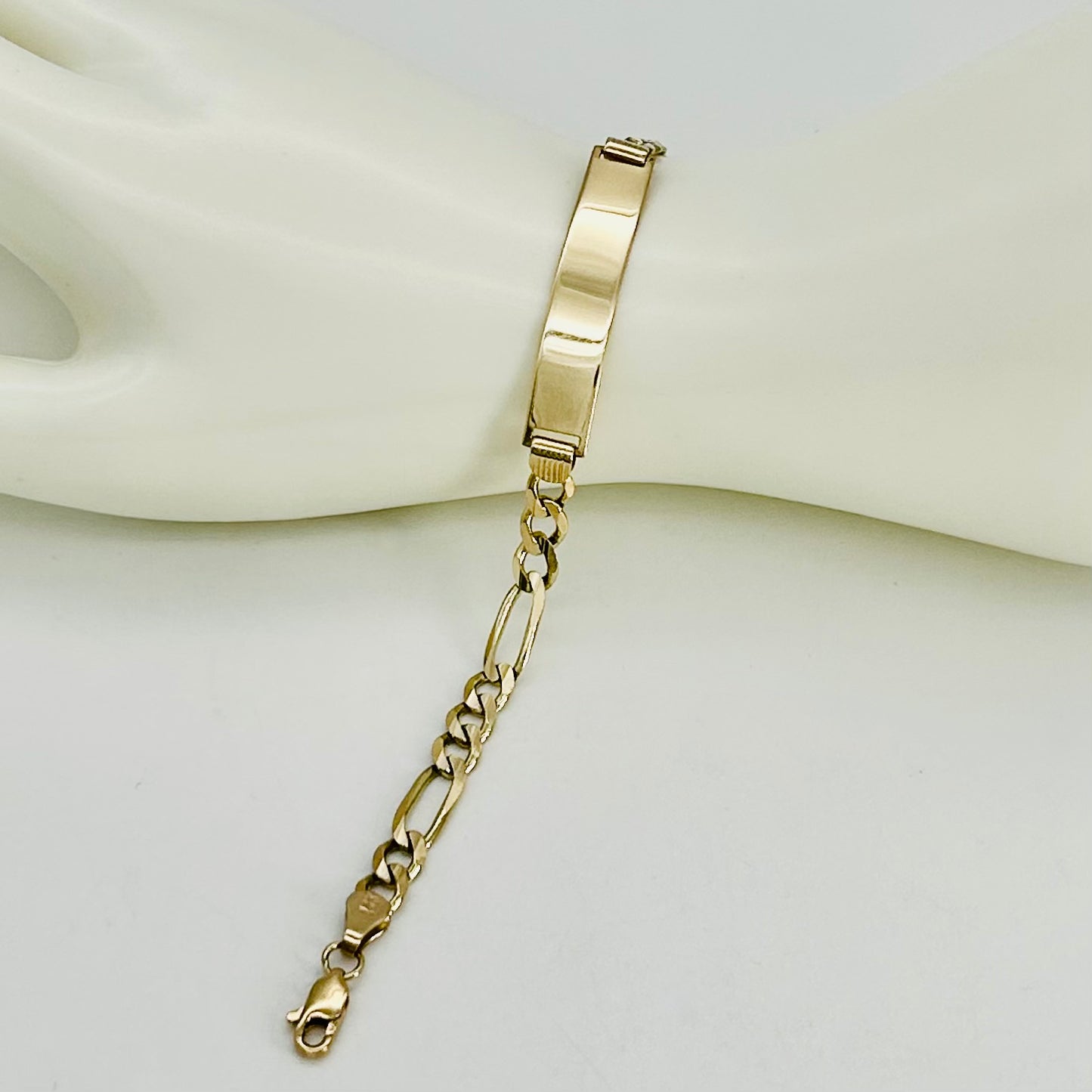 14KG465 Figaro ID Bracelet 8mm. X 8"