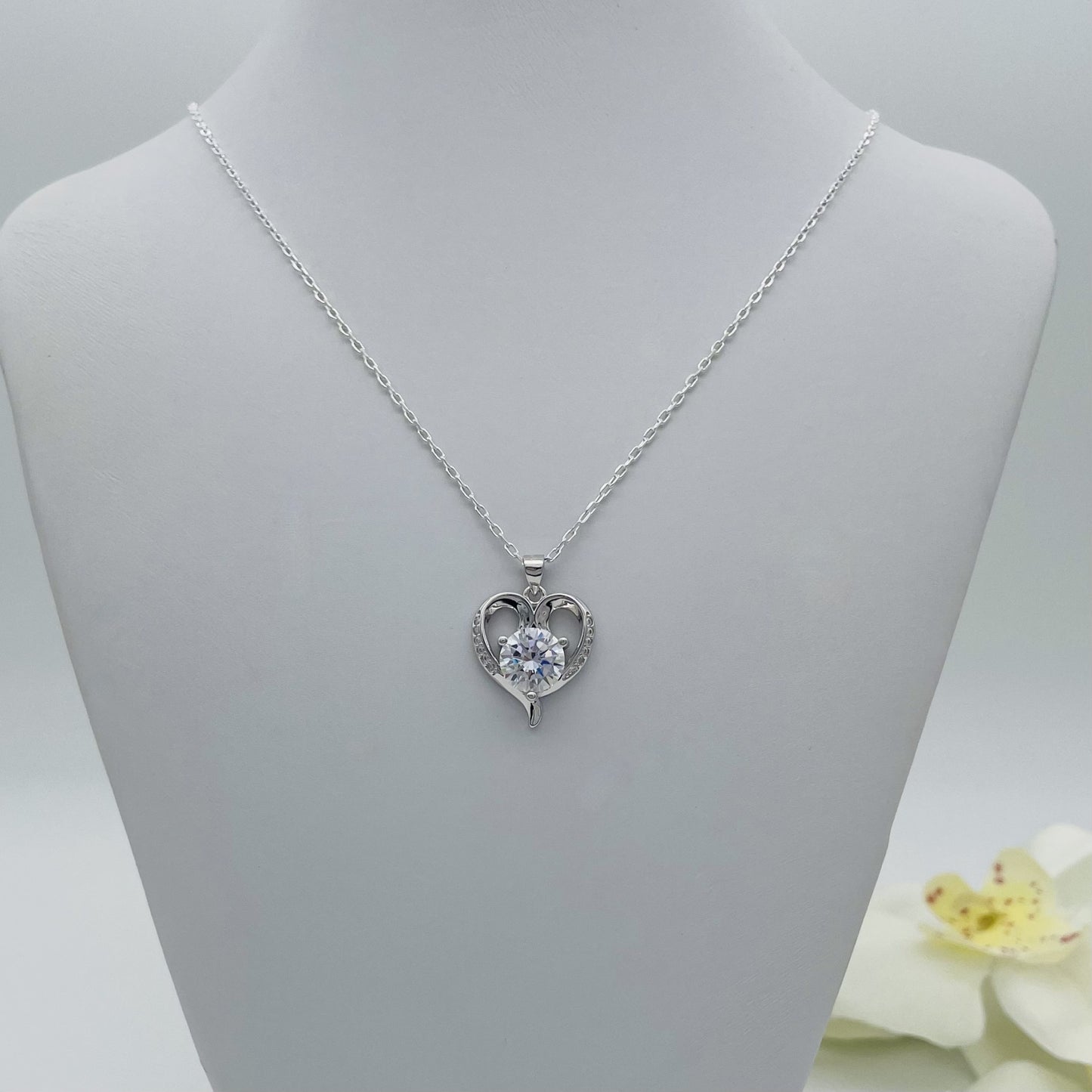 Z1608 Heart Necklace 18"