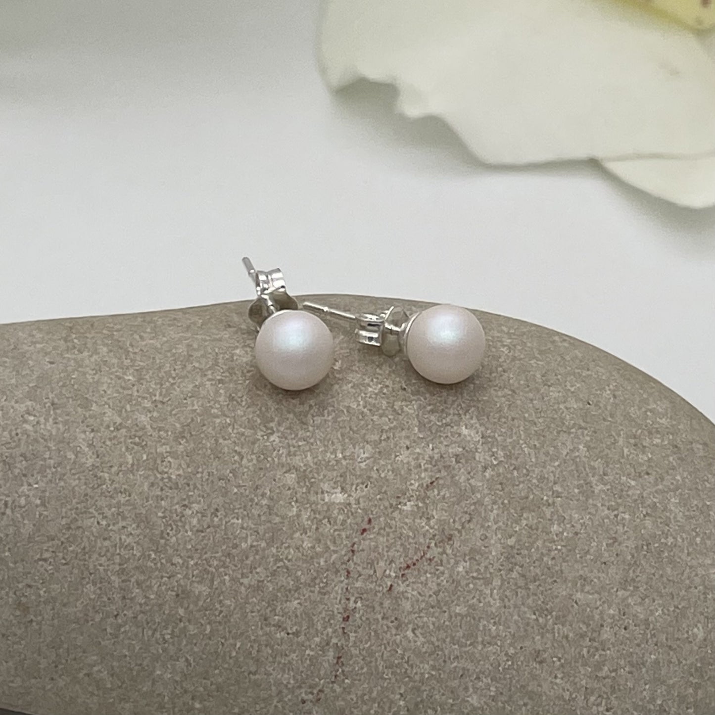 C1031ER Pearlescent White Pearls Earrings 6mm.