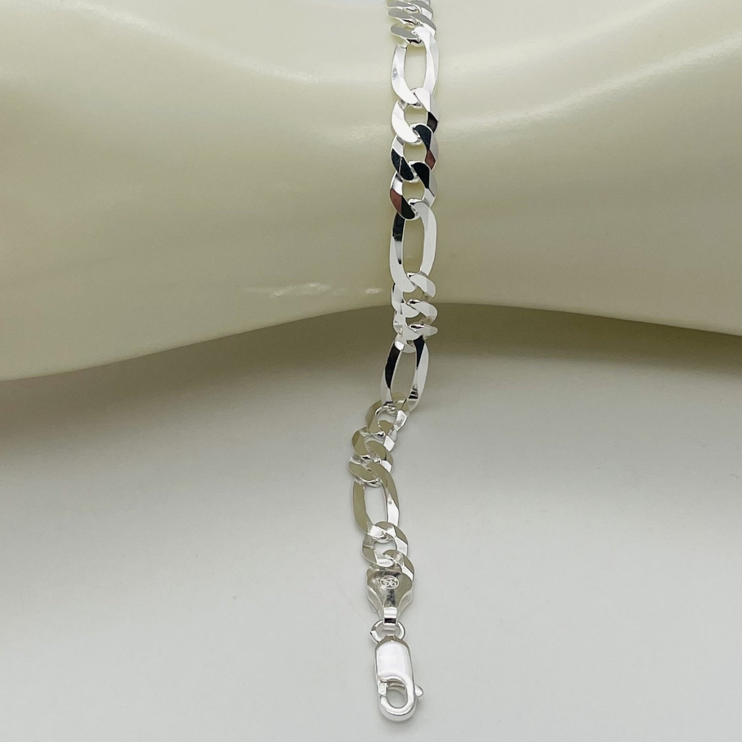 S1258 Super Flat Figaro Bracelet 6mm. X 7"