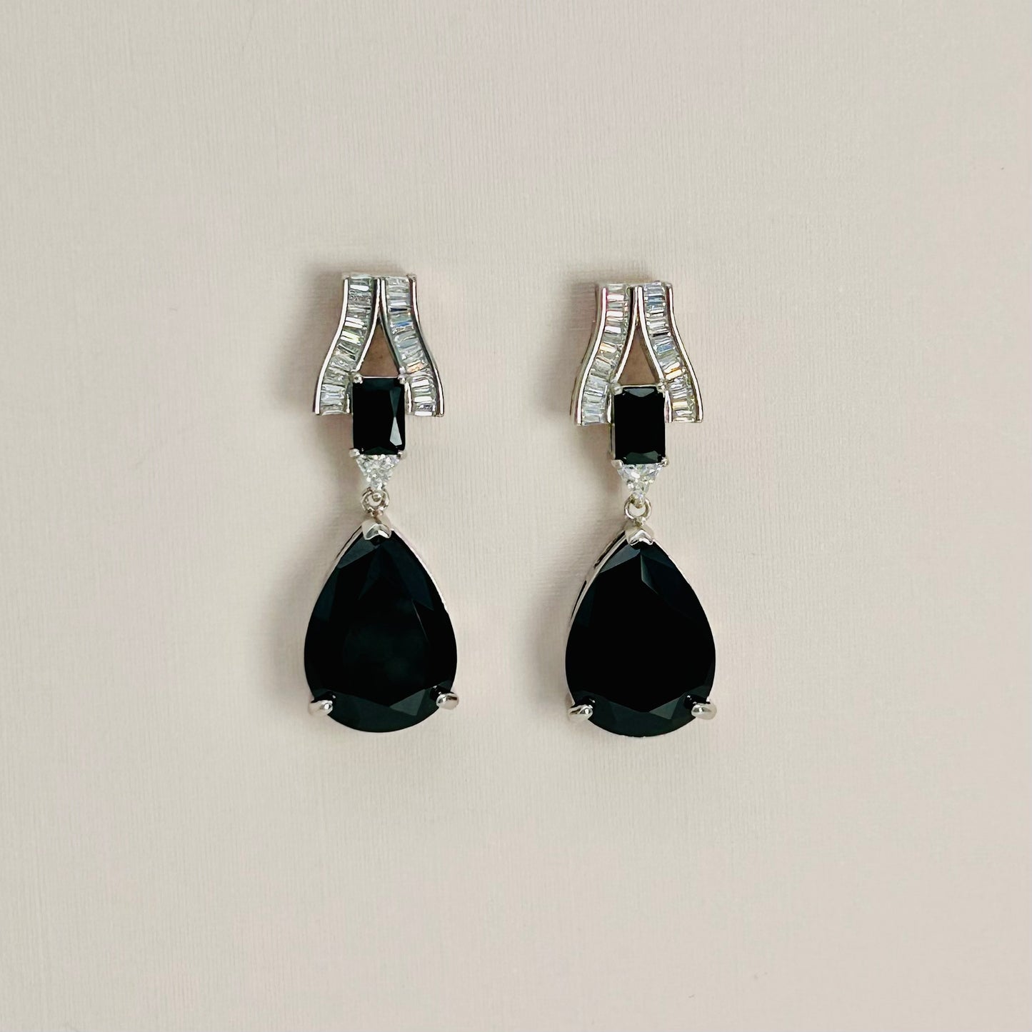 Z1915 Drop Earrings Black