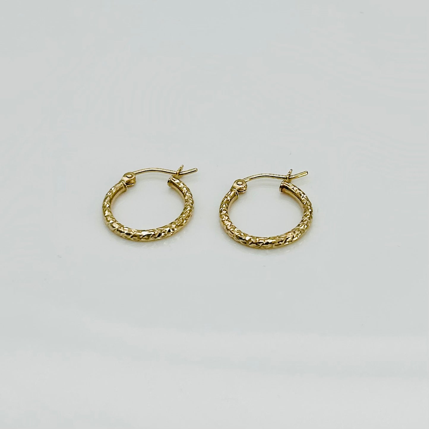 14KG486 Hoop Earrings 1.5mm. X 15mm.