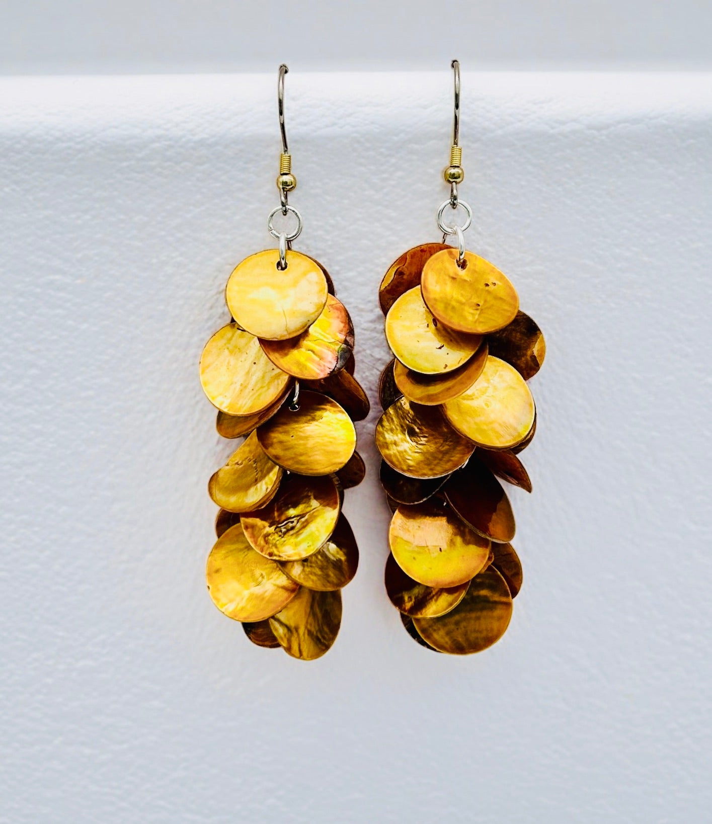 F452 Shell Earrings Gold