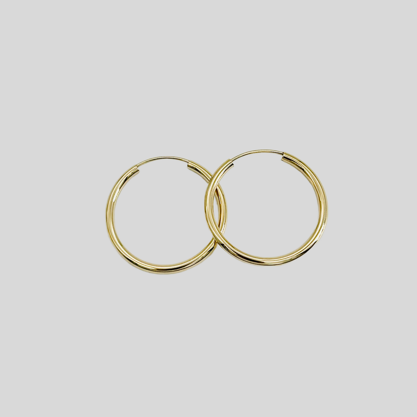14KG419 Hoop Earrings 2mm. X 24mm.