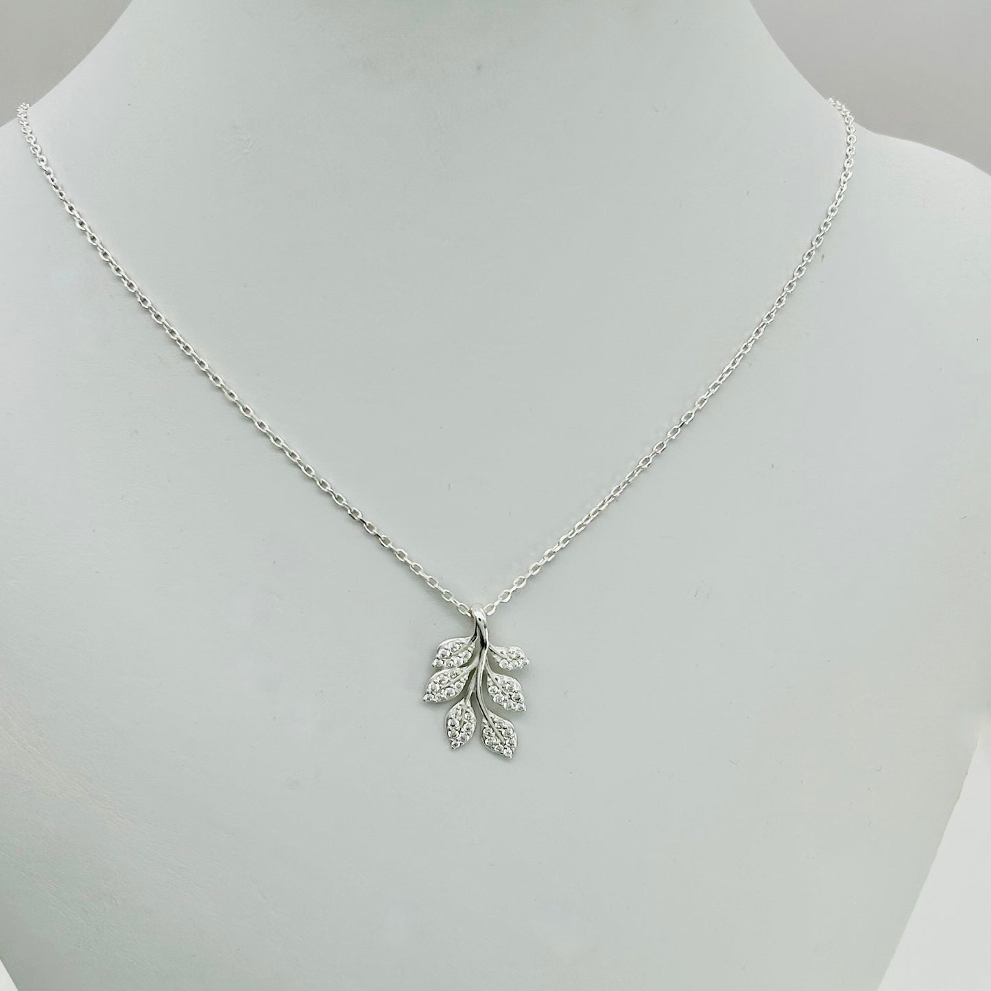 Z1926 Leaves Necklace 18"