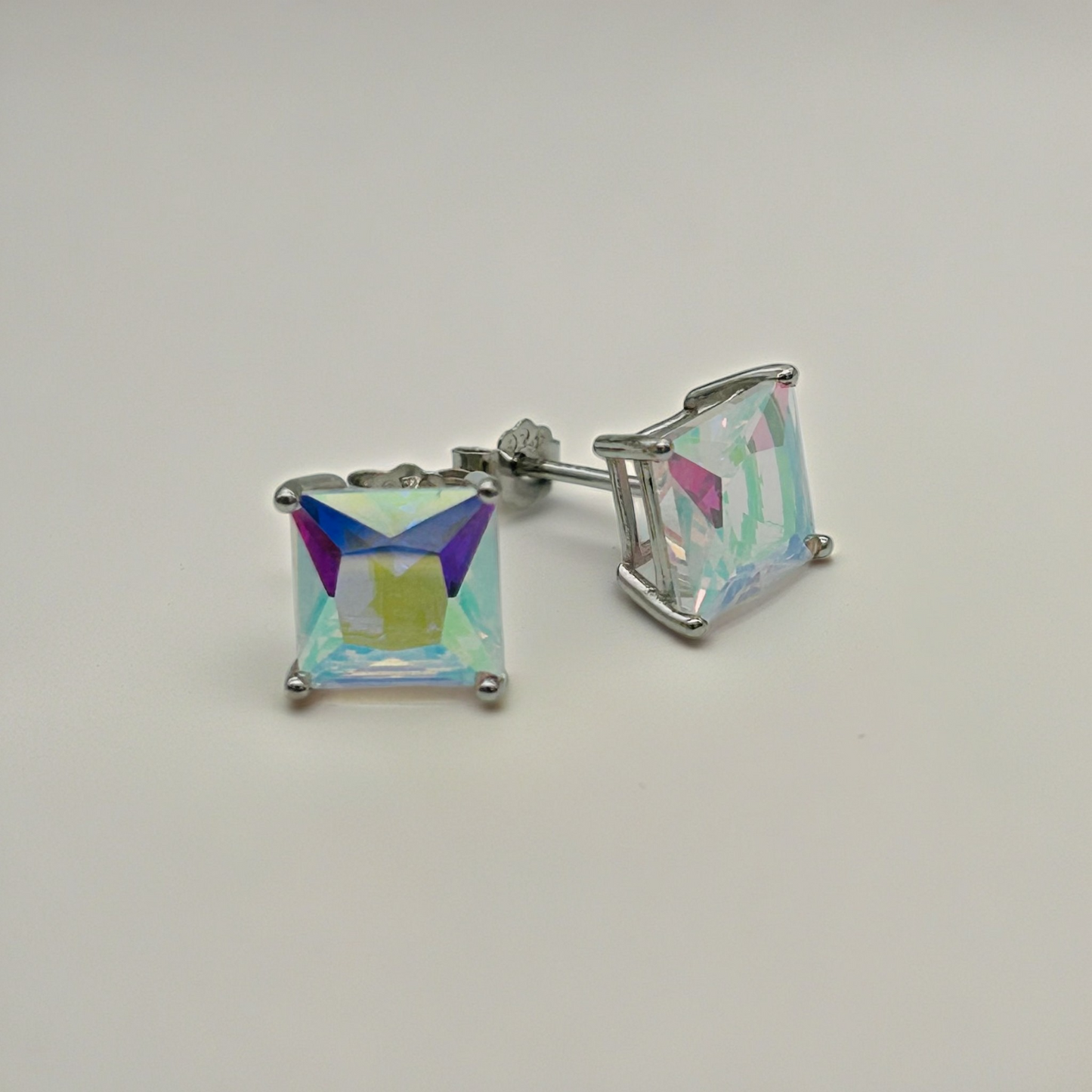 Z1881ER Rainbow Earrings 8mm.