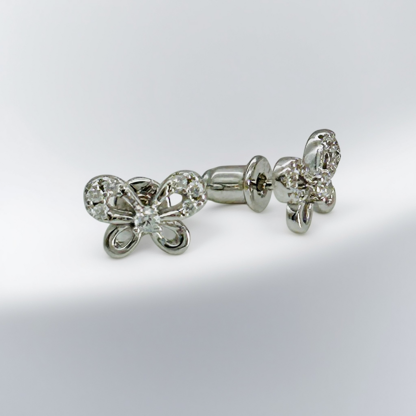 Z1897 Butterfly Earrings 9mm.