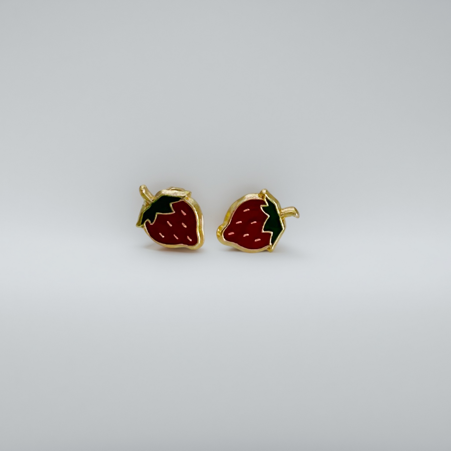 14KG438 Strawberry Earrings