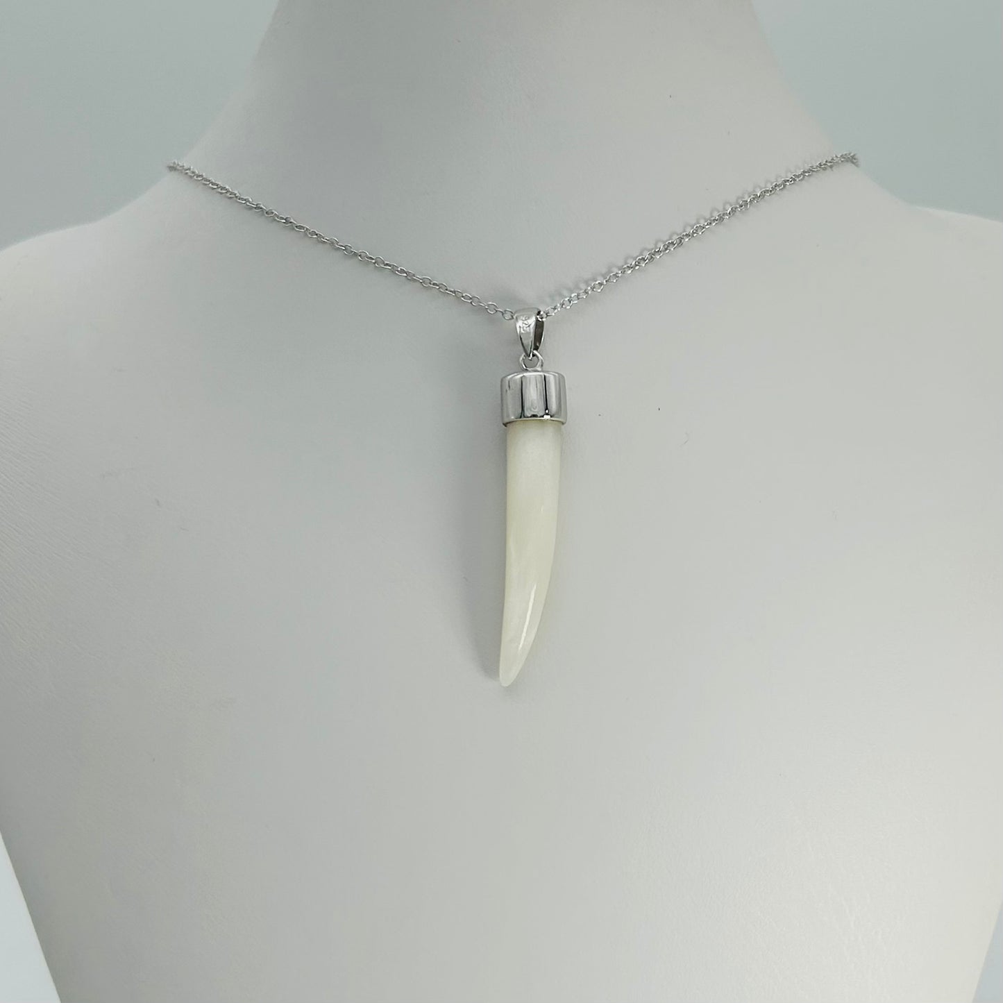 S1861 Horn Necklace 18"