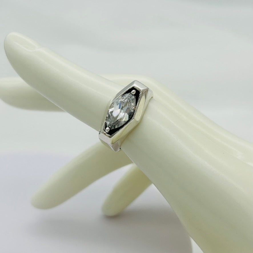 ST1723 R Crystal Ring #6.5