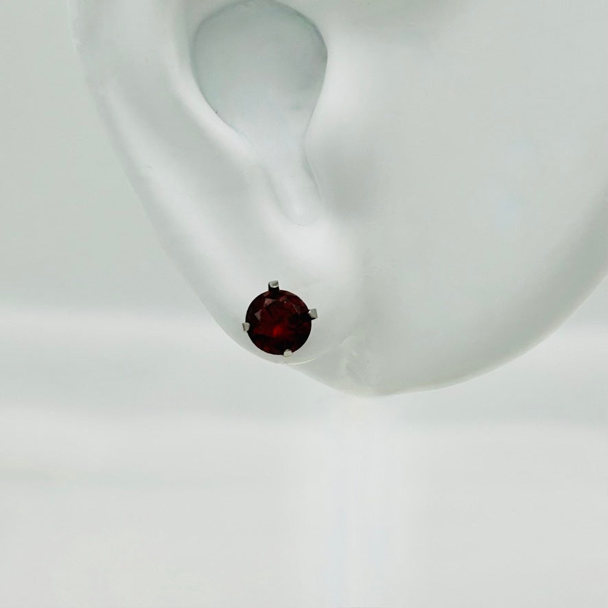 SS1040ER Garnet Surgical Steel Earrings 6mm.