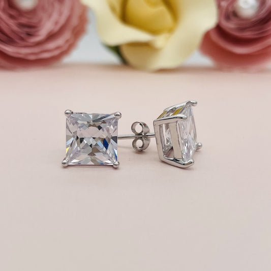 Z1106 Clear Square Earrings 8mm.