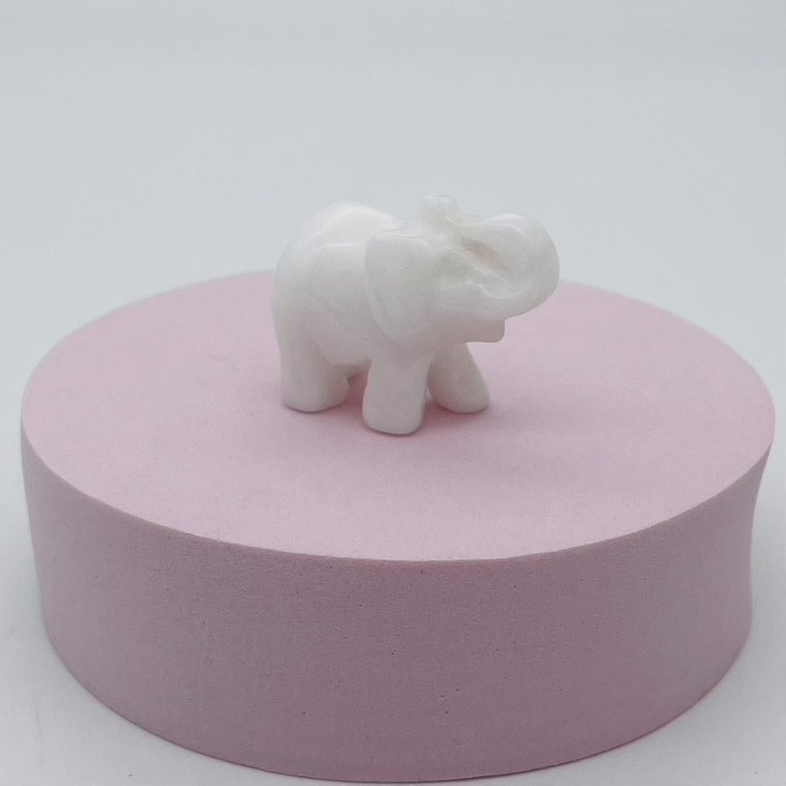 ST1518  White jade Elephant 1.5"