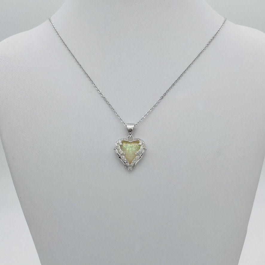 Z1635 White Opal Necklace 18"