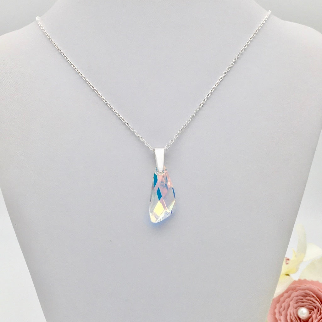 C1068 SW  Wing Necklace 18"