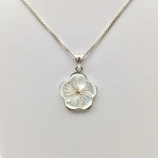 SH966NL White Flower Necklace  16"