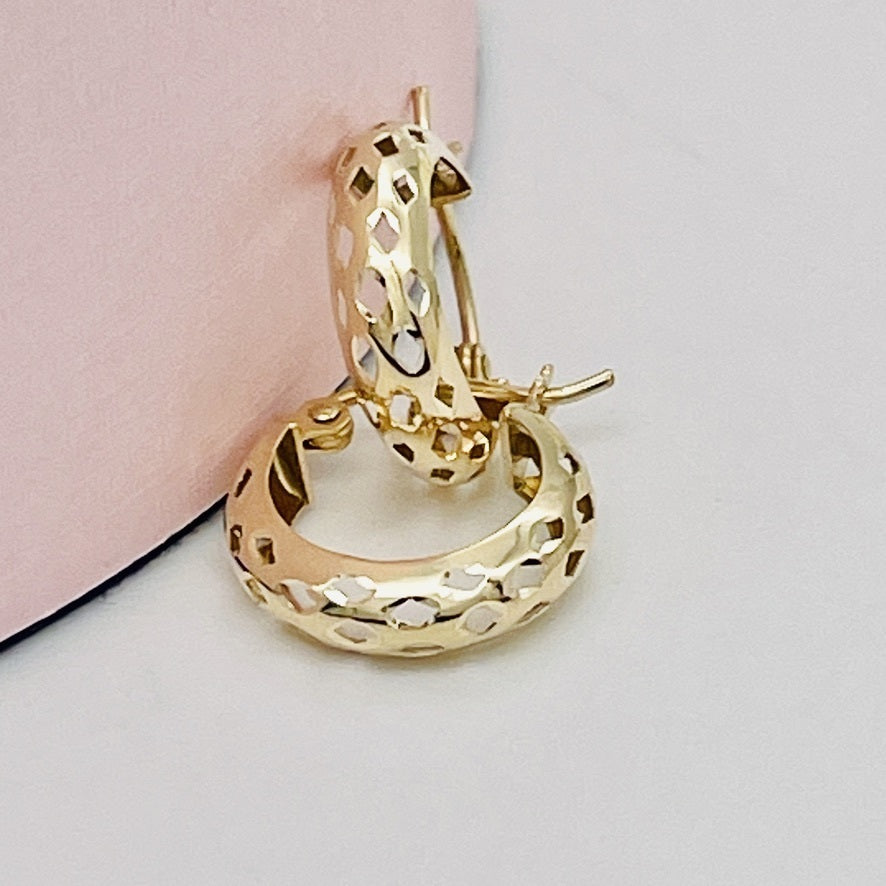14KG104 Hoop Earrings 3mm. X 14mm. .