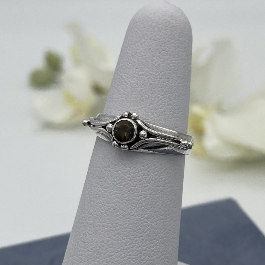 ST1667  Smoky Ring # 7.5