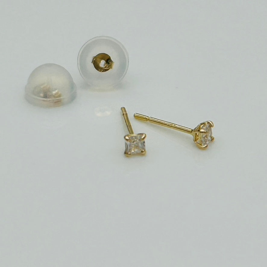 14KG38 Square Earrings 2mm.