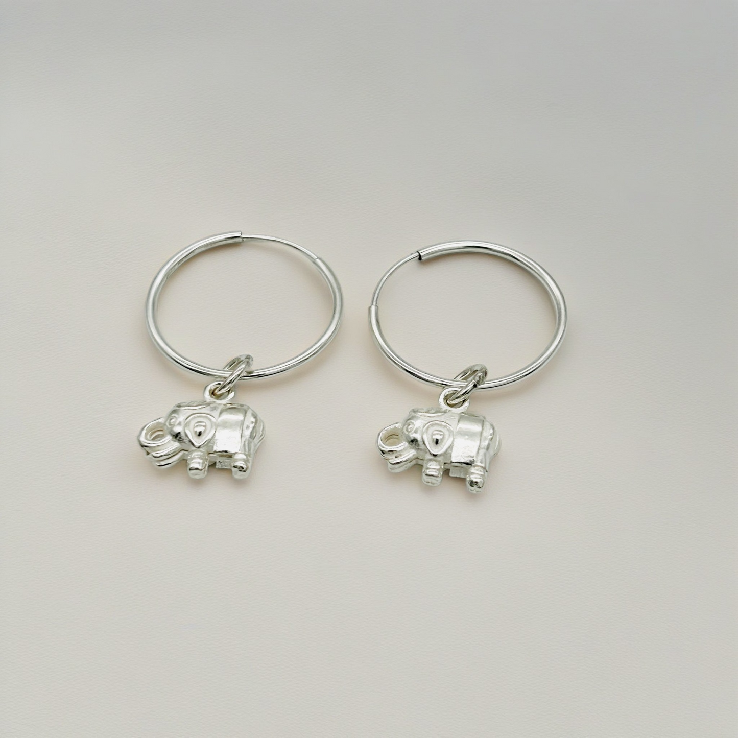 S1746 Elephants Hoop Earrings  20mm.