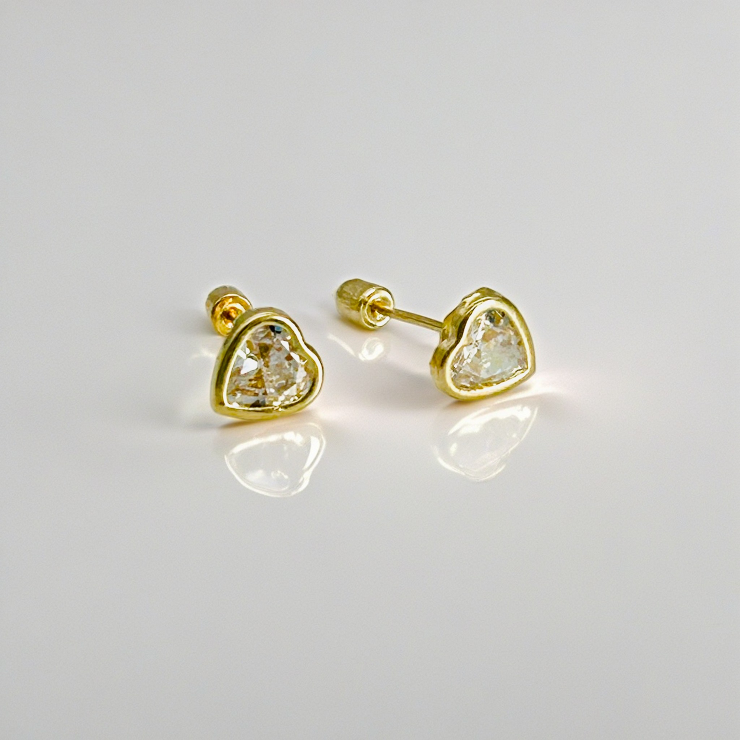 14KG149 Heart Earrings  4mm.