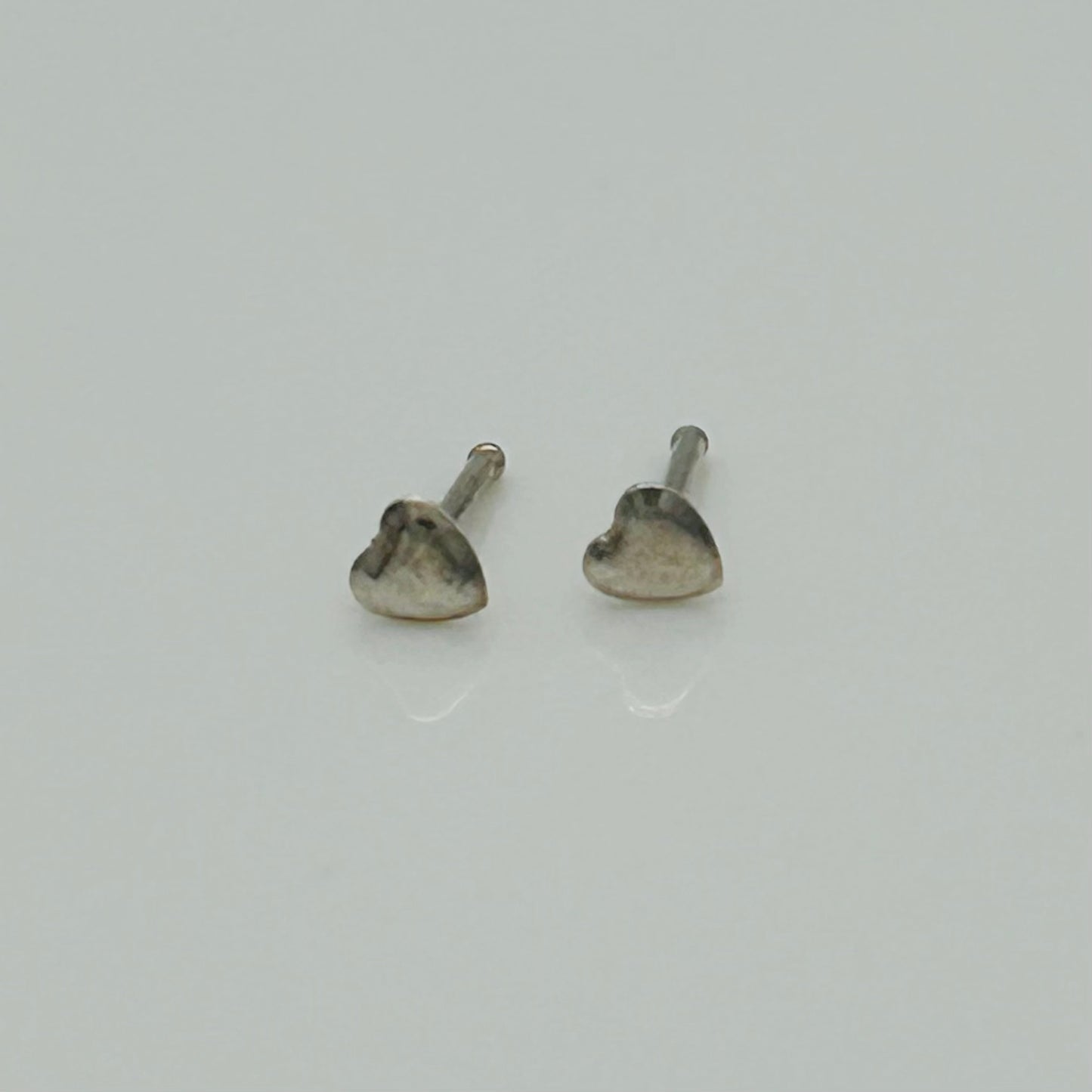 S1234  Heart Nose Stud