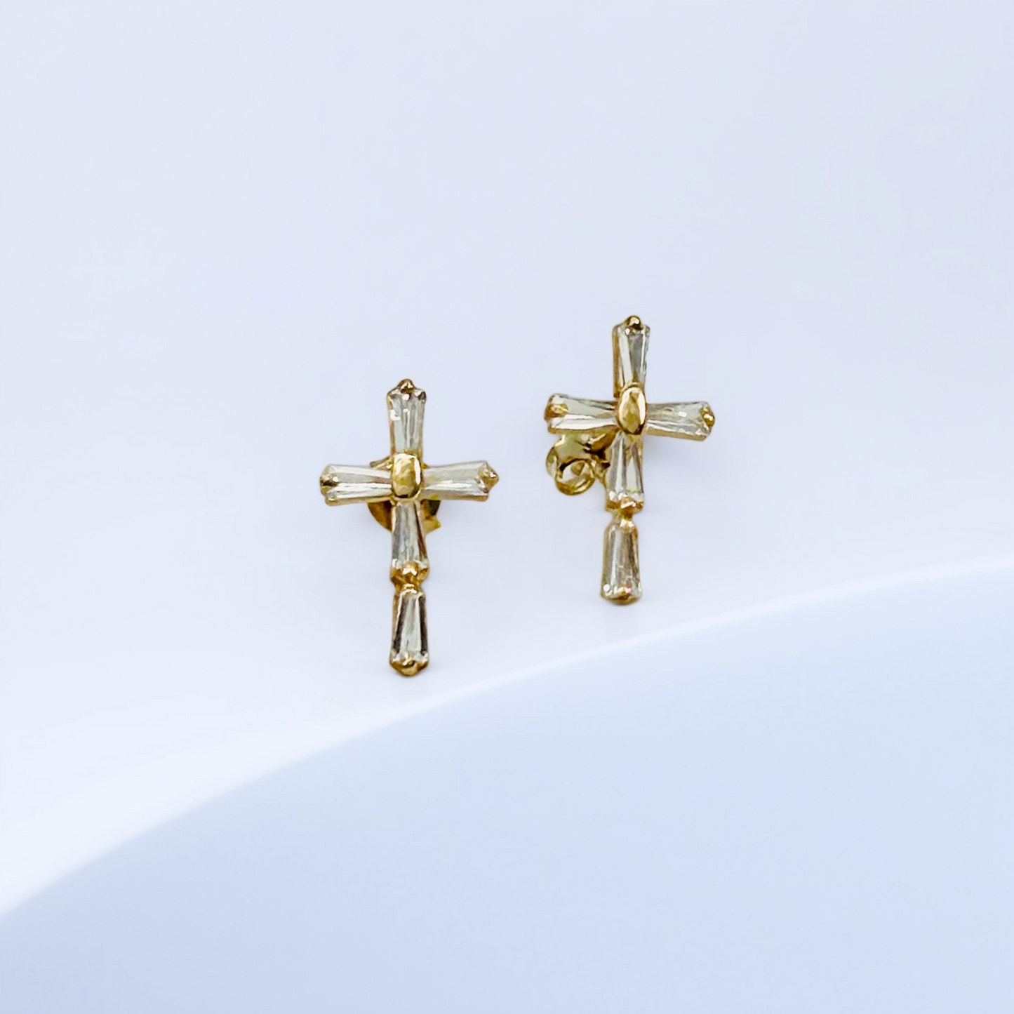 14KG450 Cross Earrings