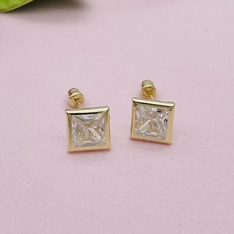14KG244 Square Earrings 5mm.