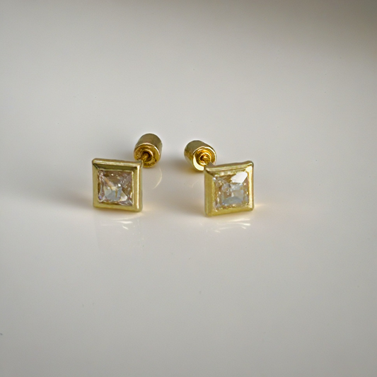 14KG244 Square Earrings 4mm.