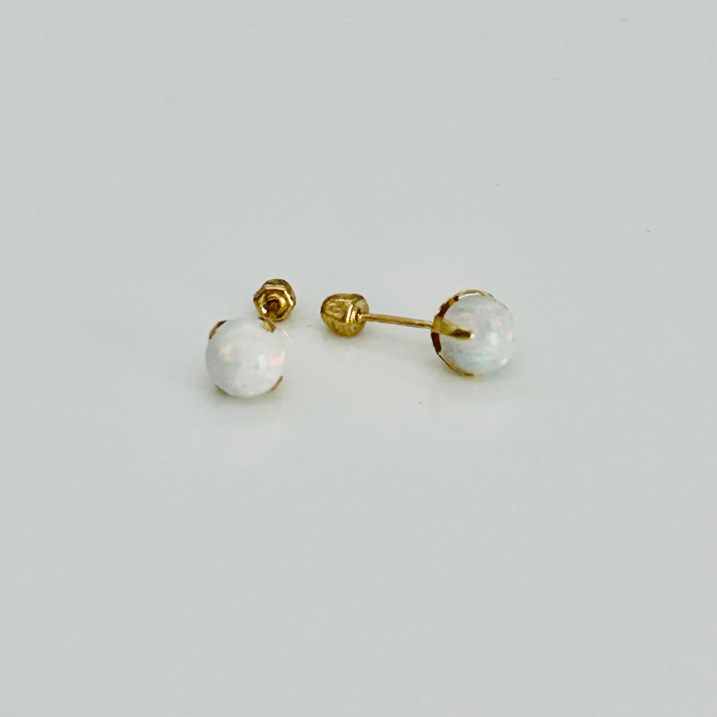 14KG437 Opal Earrings 5mm.