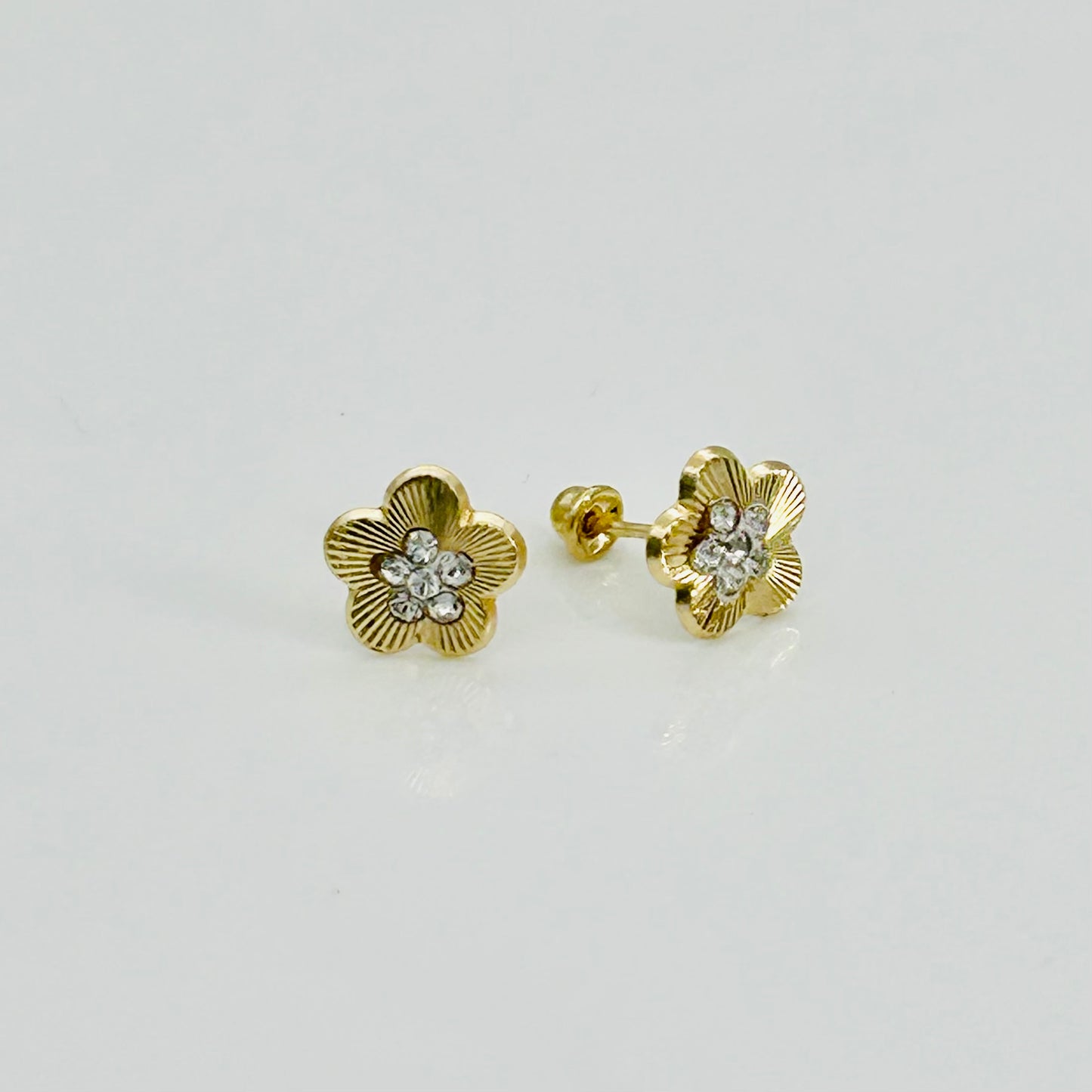 14KG453 Flower Earrings 8mm.