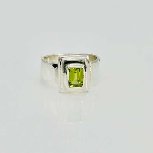 St1968R Peridot Ring #8