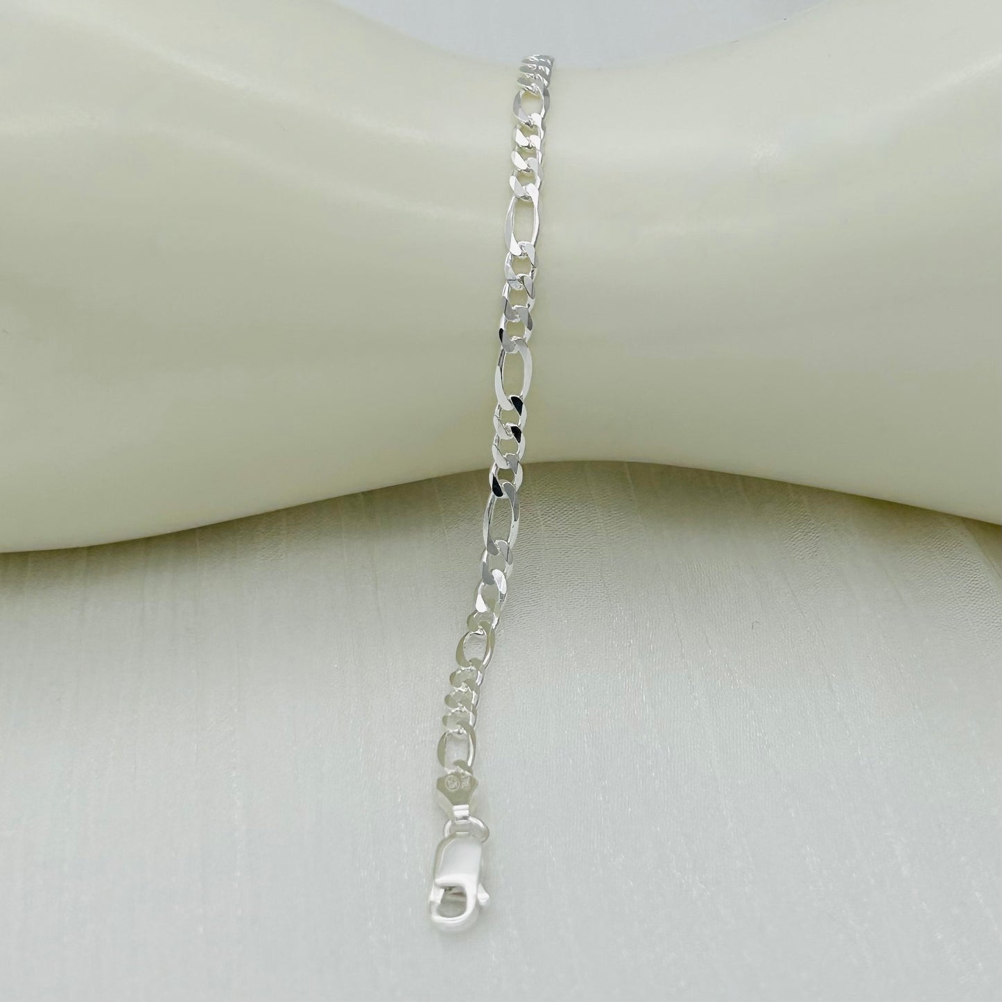 S1433 Figaro Bracelet 3.9mm. X 8"