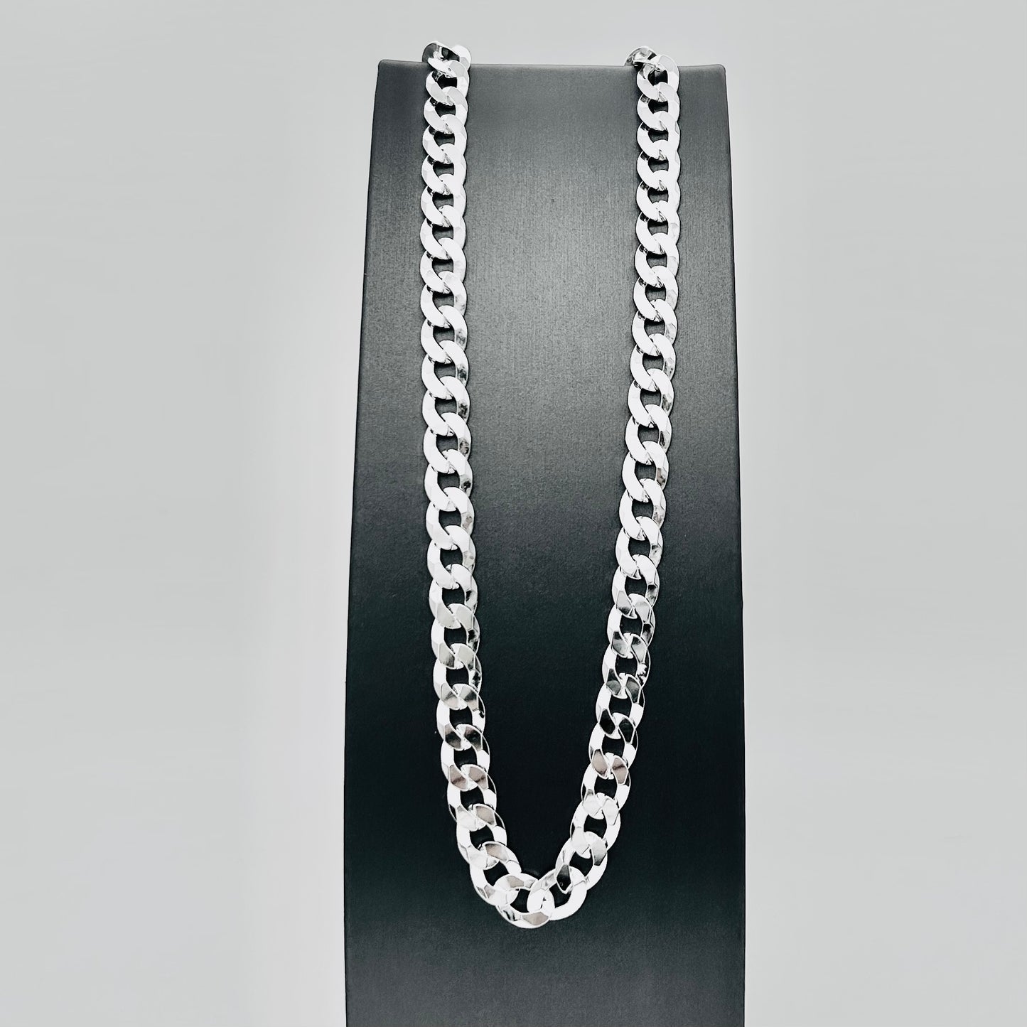 S1888 Super Flat Curb Link Chain 8mm. X 24"