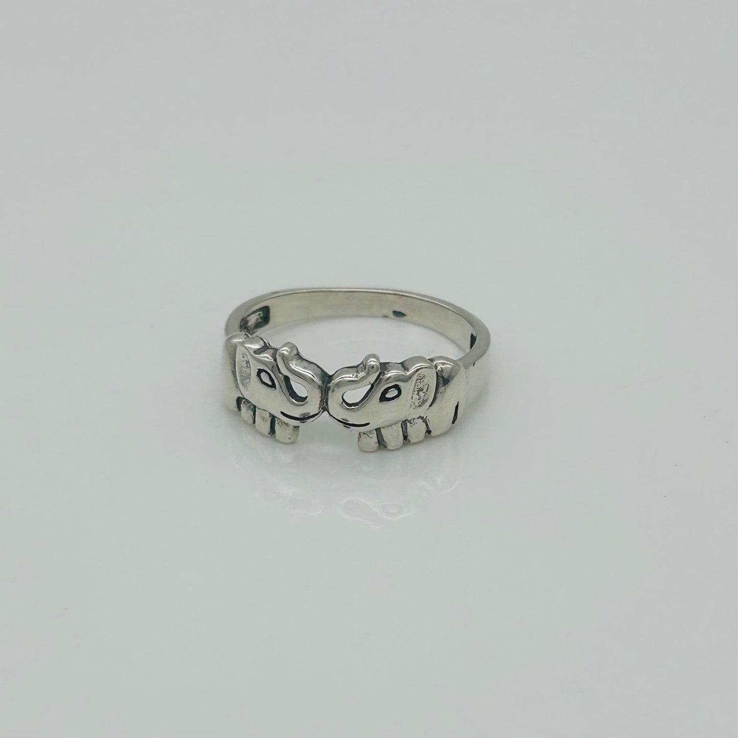 S1925 Elephants Ring