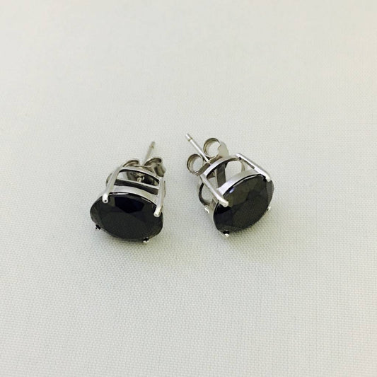 Z439 Black Post Earrings